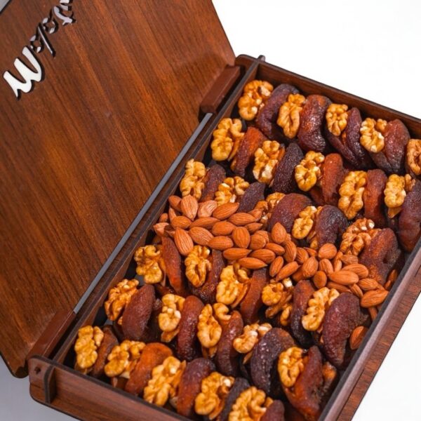 İsme Özel Ahşap Hediyelik Kayısı Kutusu 2 (650gr)