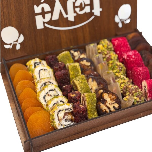 İSME ÖZEL HEDİYELİK AHŞAP KAYISI KUTUSU 2 (650gr)